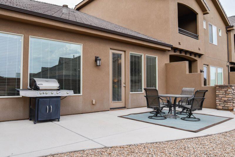 4246 Coral Ridge COZY, BEAUTIFUL TOWNHOME WITH LOTS OF ADDITIONAL PARKING! - thumb 1