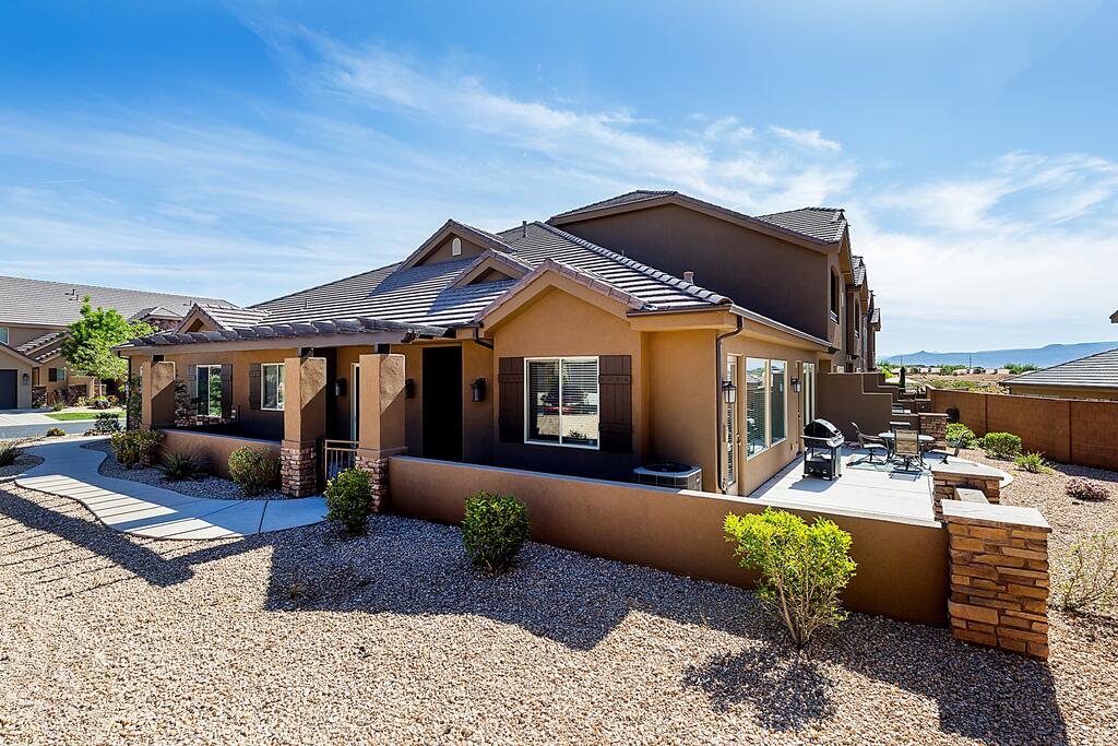 4246 Coral Ridge COZY, BEAUTIFUL TOWNHOME WITH LOTS OF ADDITIONAL PARKING! - thumb 0