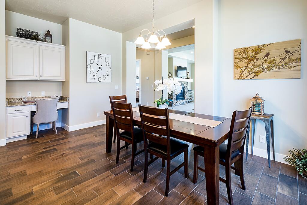 4246 Coral Ridge COZY, BEAUTIFUL TOWNHOME WITH LOTS OF ADDITIONAL PARKING! - thumb 3