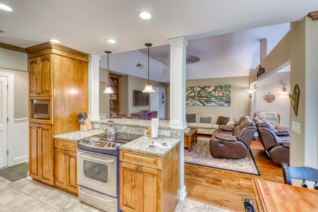 4712 Tennis Club Villa - thumb 0