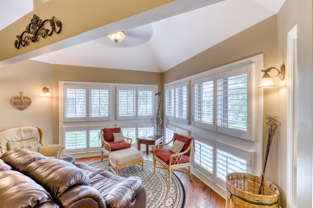 4712 Tennis Club Villa - thumb 2