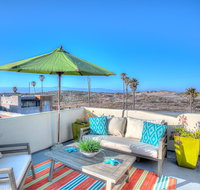 4BR w/ Rooftop Deck Steps to Shore - USA Accommodation