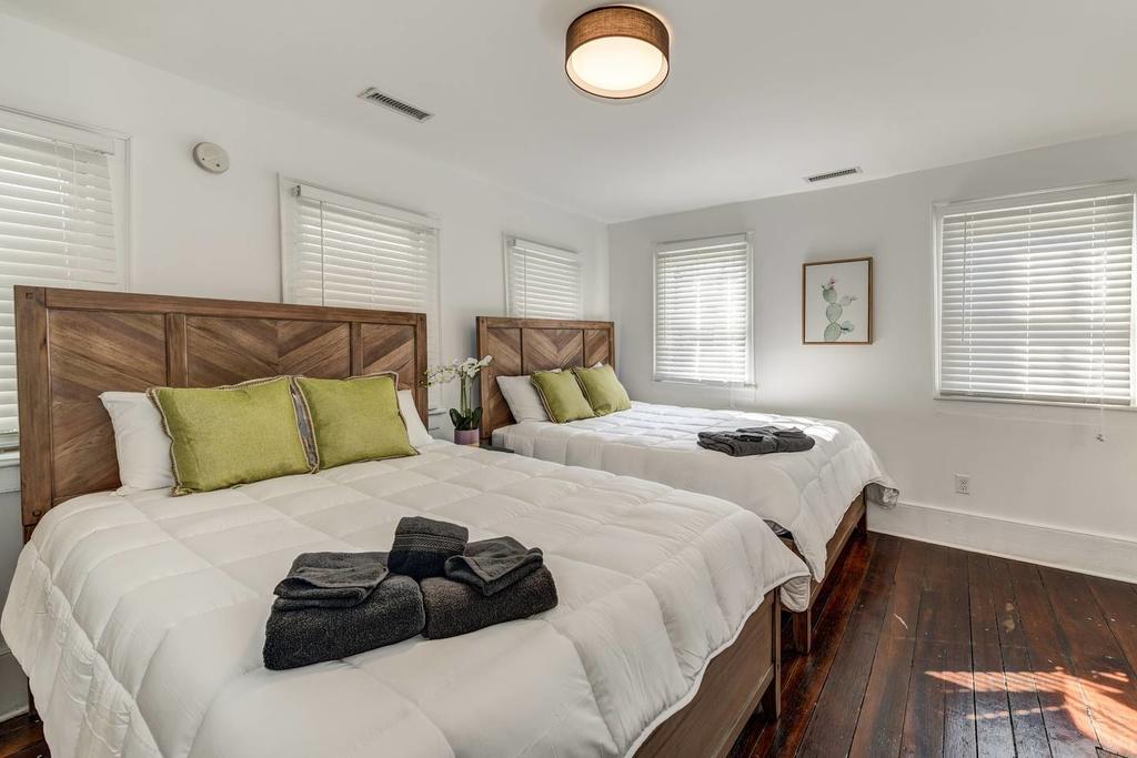 5 Bed Historic Home - Steps From King Street! - thumb 3