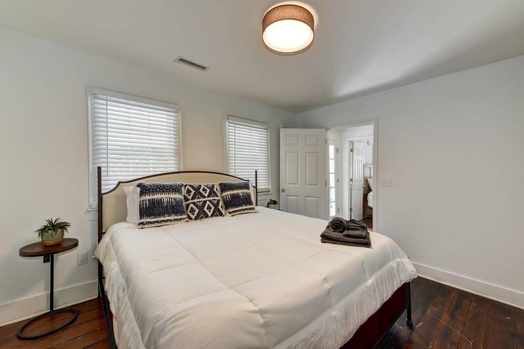5 Bed Historic Home - Steps From King Street! - thumb 2