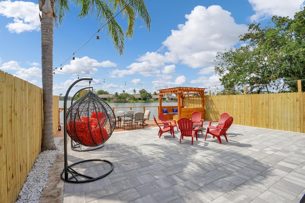 5 Star Pergola & Dine On Sun-Splashed Luxury Deck - thumb 2