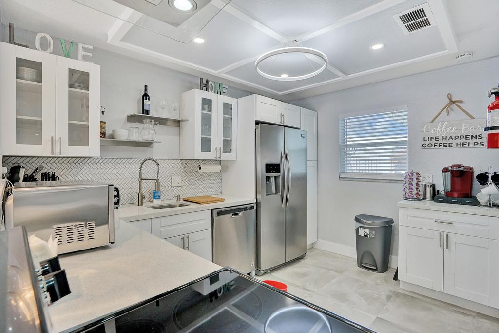 5 Star Pergola & Dine On Sun-Splashed Luxury Deck - thumb 3