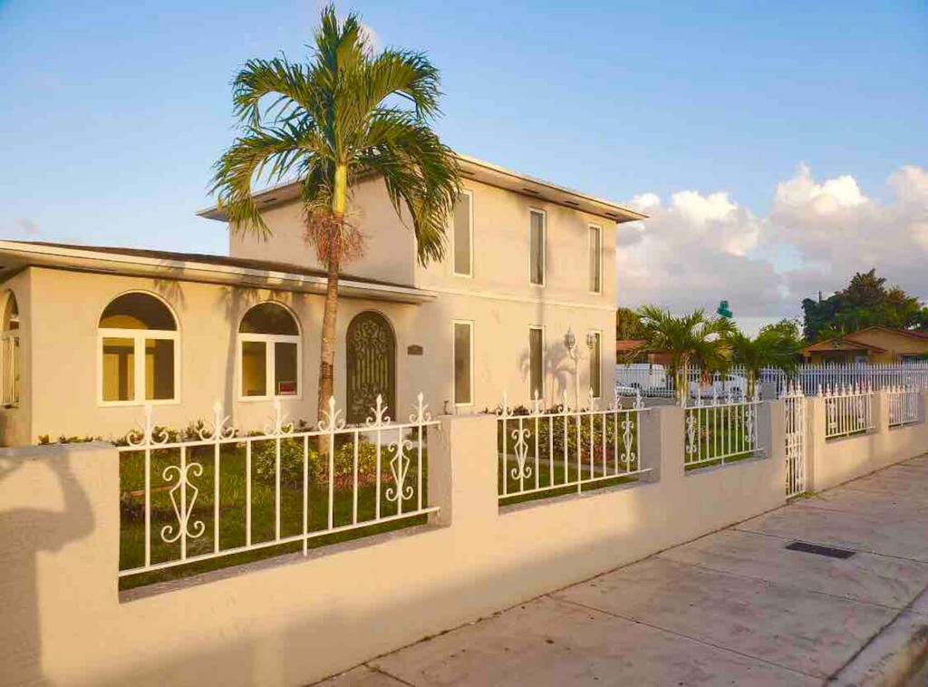 5 STARS-3 BEDROOM LUXURY HOME By Life Is Good Llc. - thumb 0