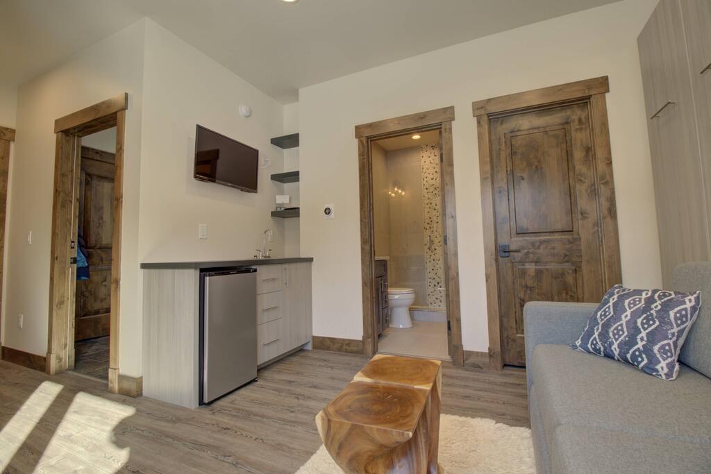 5th Ave Unit 2 Studio Townhouse - thumb 1
