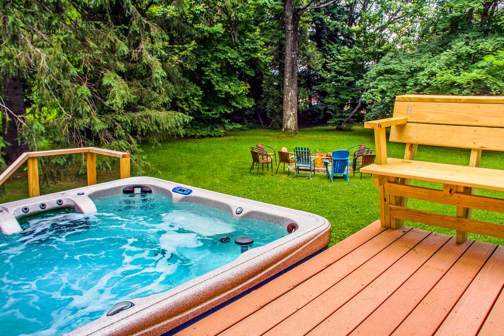 6 Bdrm, Sleep 18, Pool, Arcade, Elevator, Lake, Hot Tub, Ski & Golf From Door, Walk Everywhere Location - thumb 2