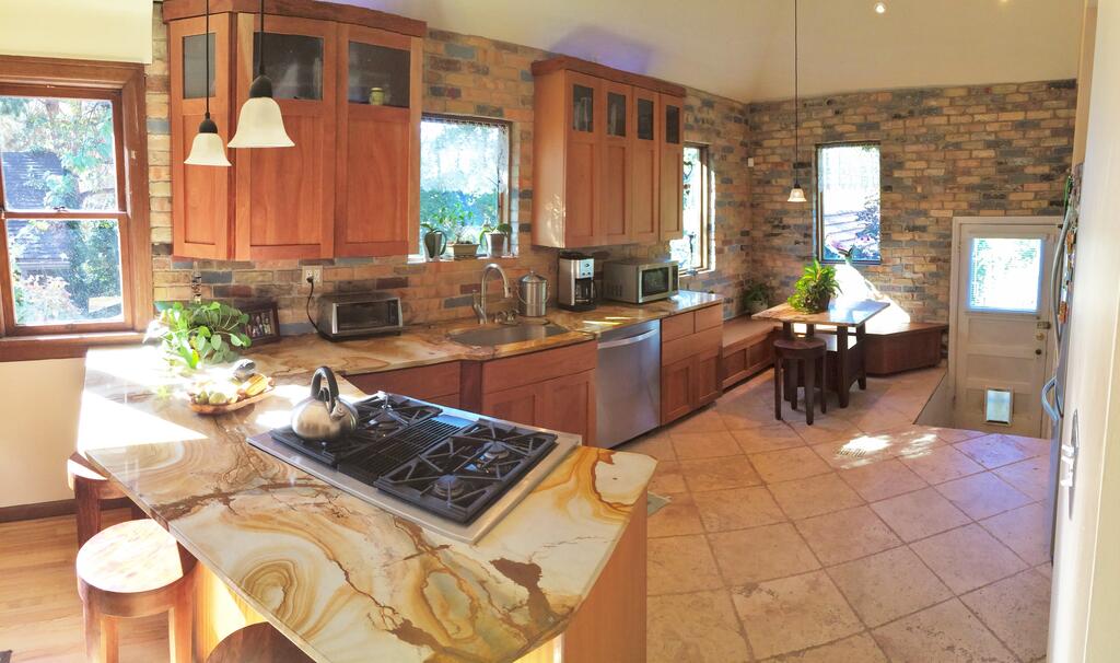 6-Bedroom Tudor In The Downtown Historic District - thumb 1