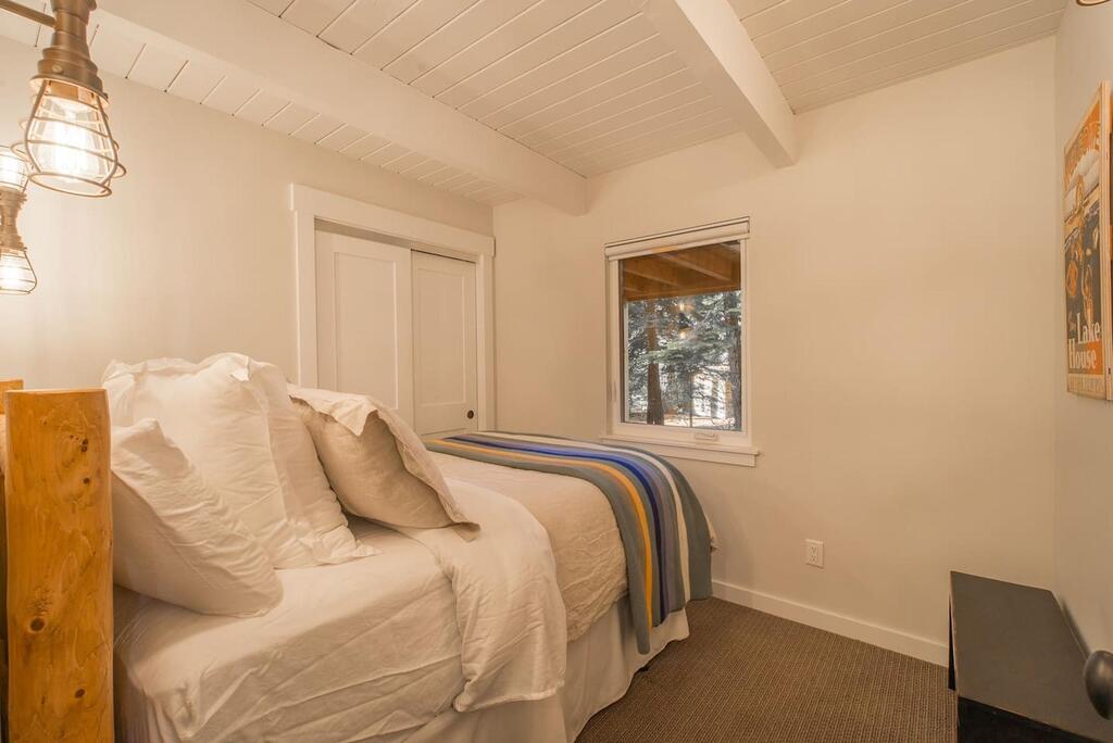 6180 Lark  Mountain Modern Beauty W/ Full Chamberlands Access - thumb 1