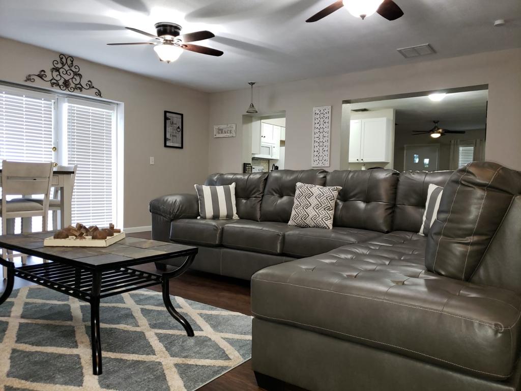 625 Avenue M SE - thumb 0