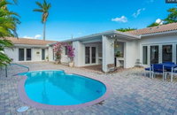 7 Bedroom Water Front Mansion with Pool And Private Boat Dock Hotels Santiago