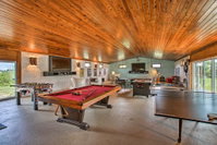 70's Themed Traverse City Home with Hot Tub Tourism Bookings