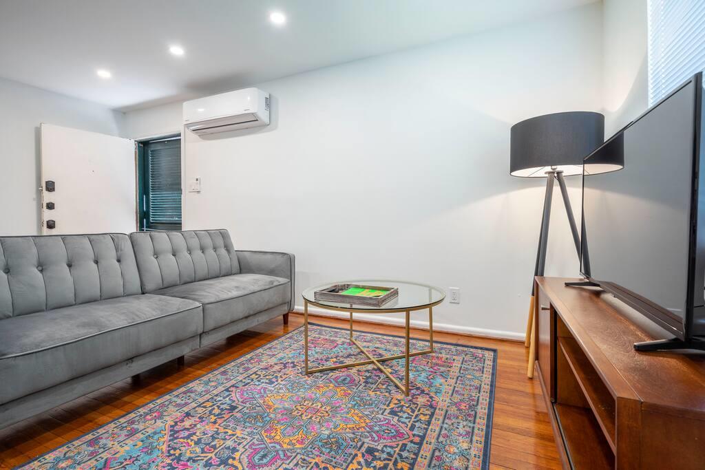 70s Retro Montrose W/Parking, Coffee And Netflix - thumb 0