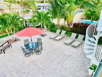 905 N FEDERAL HWY Tourism Bookings