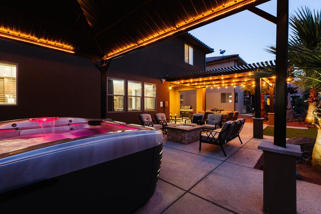 96 PV Luxury Getaway With Private Hot Tub, Ping Pong, Community Pool, Water Park And Lazy River - thumb 0