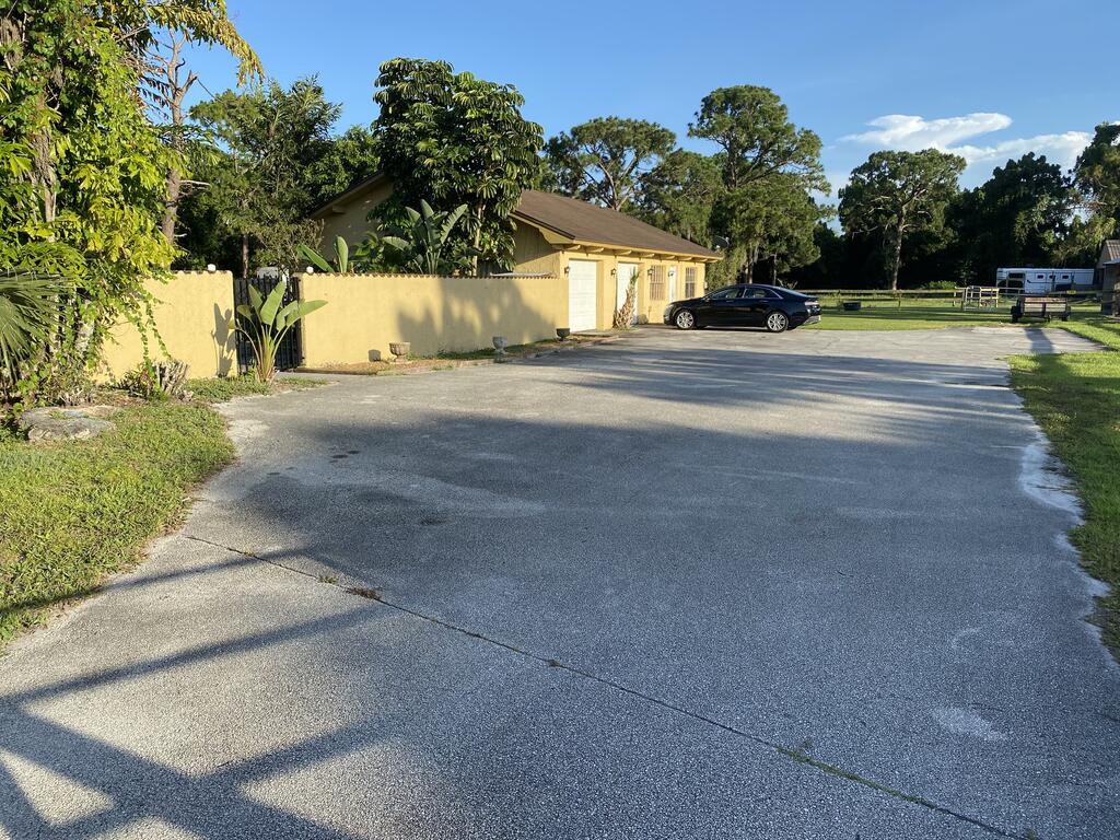 A Ponderosa Large Farm House - thumb 3