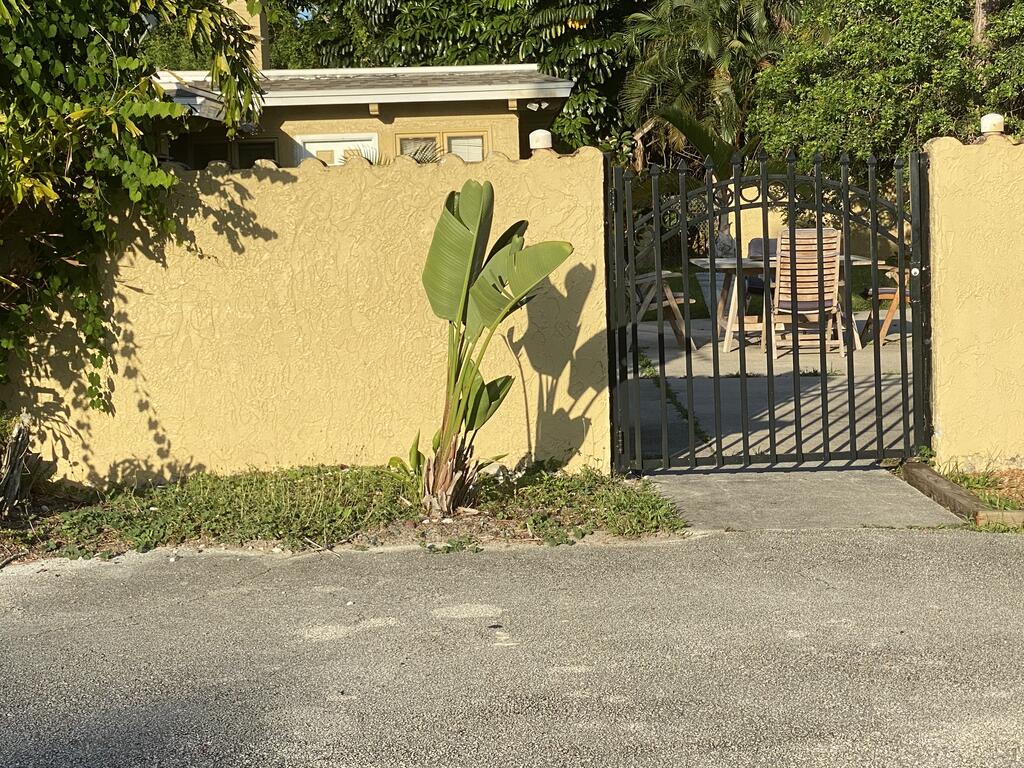 A Ponderosa Large Farm House - thumb 2