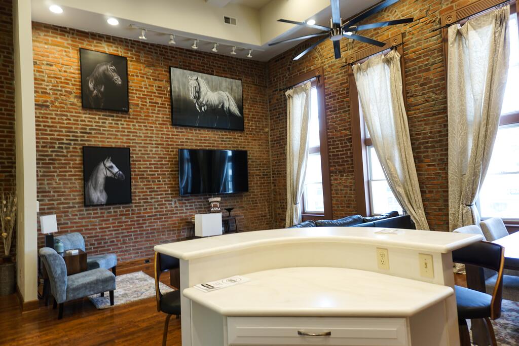 A View Of Broadway - thumb 2