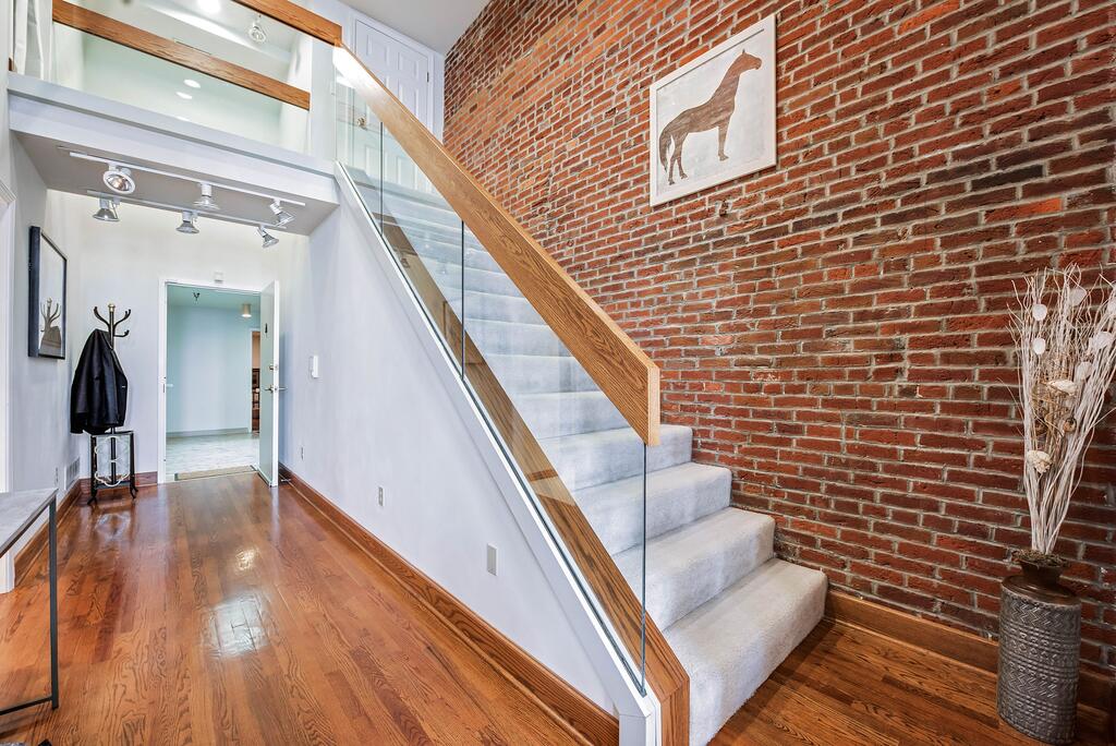 A View Of Broadway - thumb 1