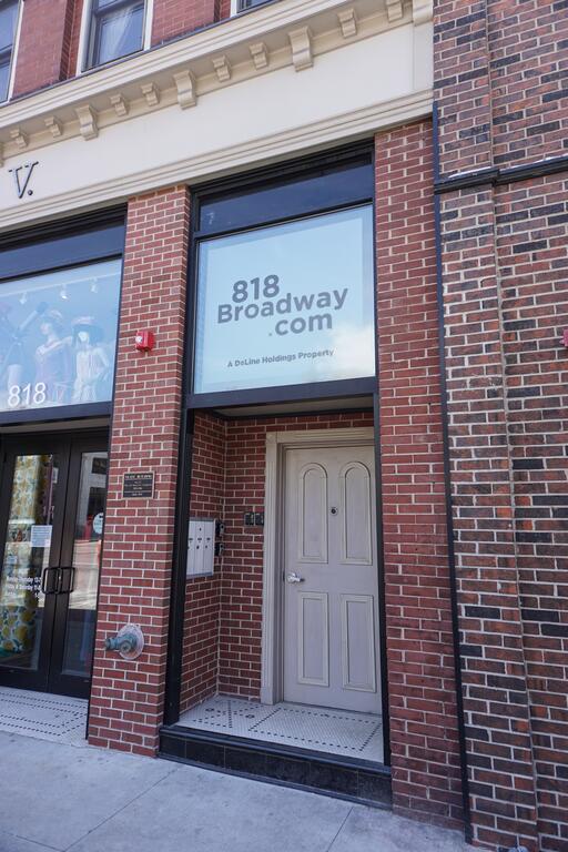 A View Of Broadway - thumb 3