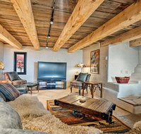 Adobe w/ Patio + Hot Tub - 5 Mi to Meow Wolf! - Students Accommodation