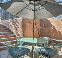 Adobe-Style Bungalow in Historic Santa Fe! - Students Accommodation