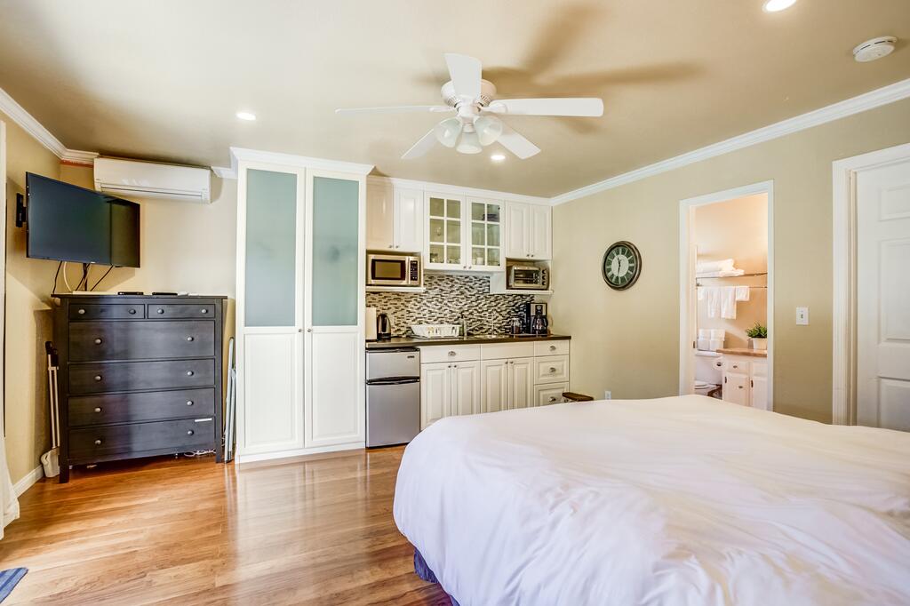 Adorable Mission Bay Studio - thumb 3
