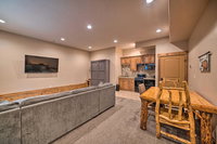 Adventurers Studio about 20 Mi to West Yellowstone Hotels Santiago