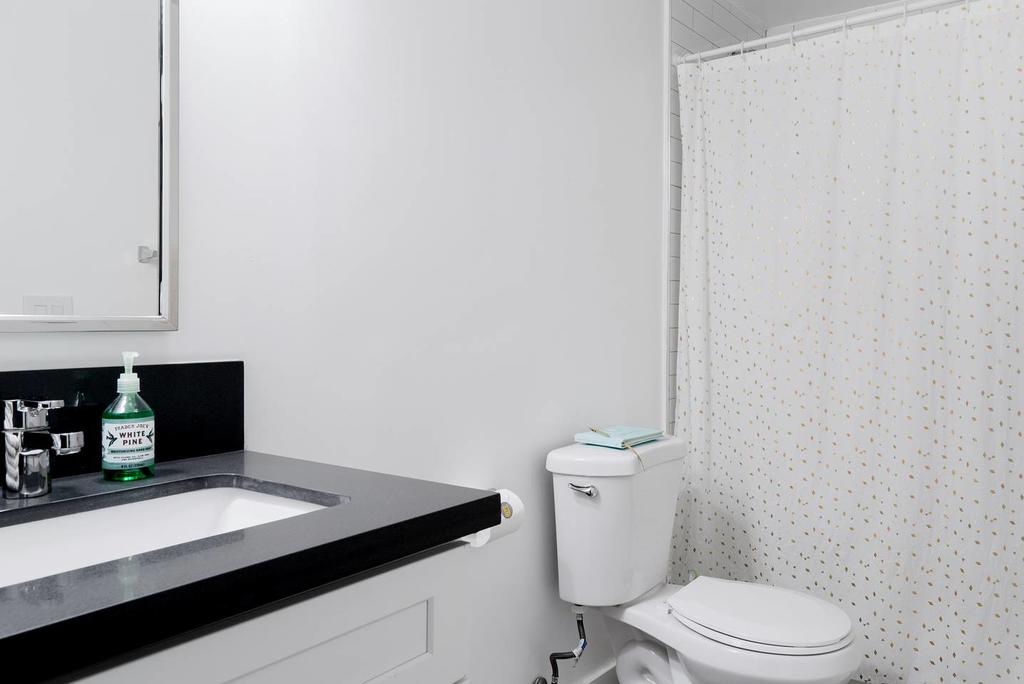 Airy Quiet Art & Design Oasis Mins To LAX & Beaches//Artbnb - thumb 1