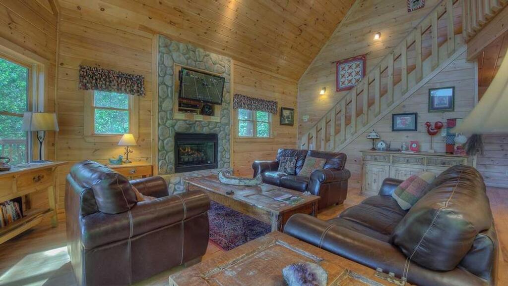 All Decked Out By Escape To Blue Ridge - thumb 2