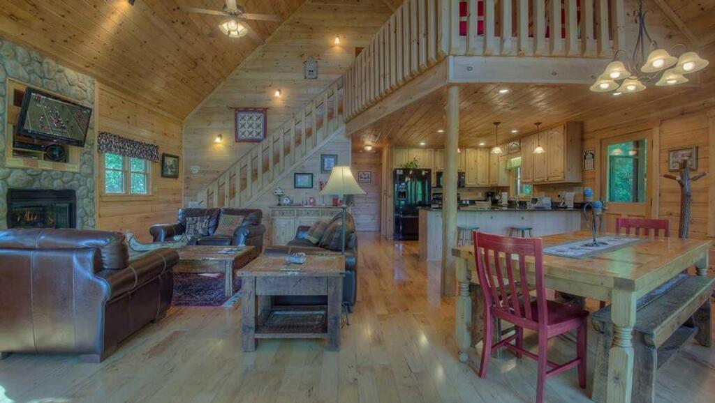 All Decked Out By Escape To Blue Ridge - thumb 3