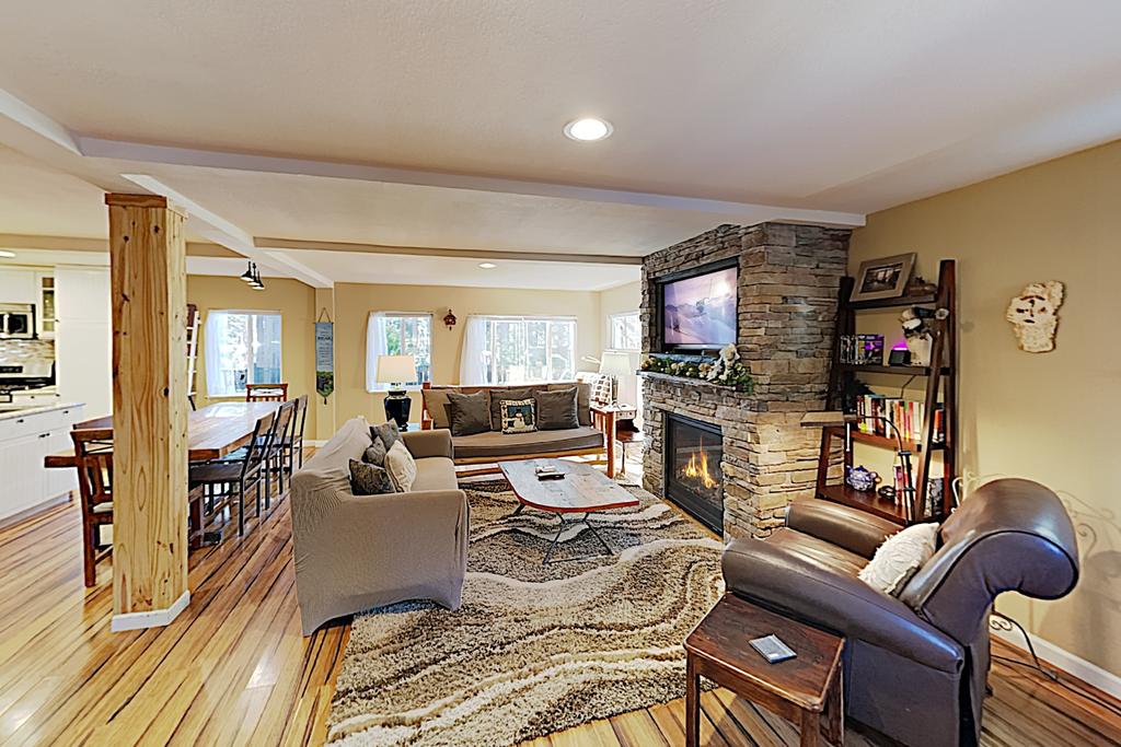 All-Season Getaway - Serene Backyard W/ Hot Tub! Home - thumb 0