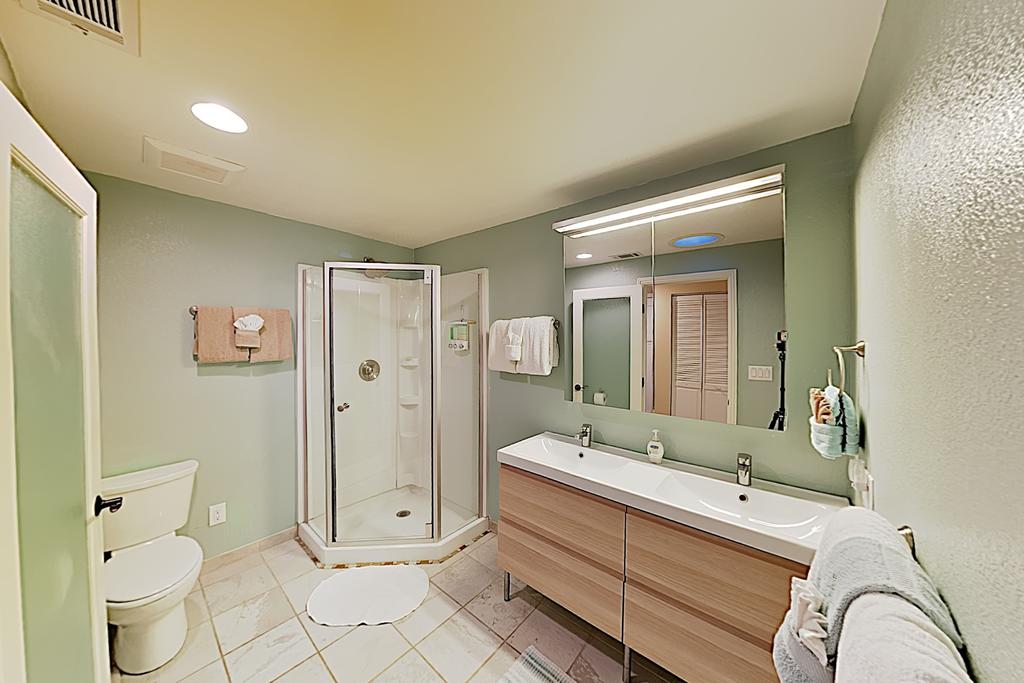 All-Season Getaway - Serene Backyard W/ Hot Tub! Home - thumb 3