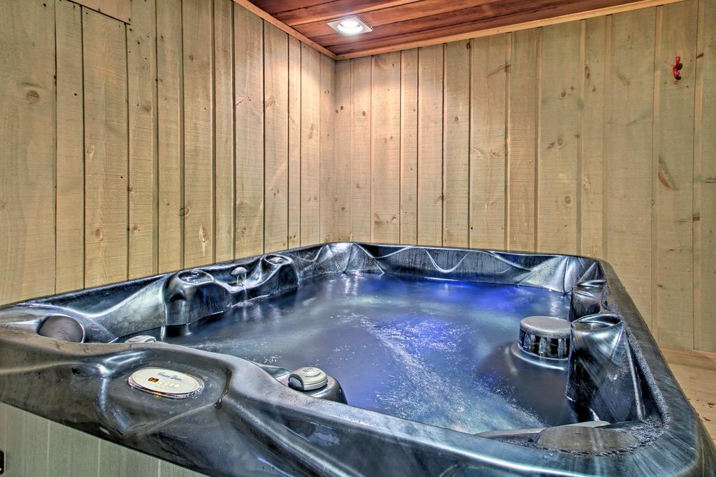 All-Season North Conway Condo With Private Hot Tub! - thumb 2