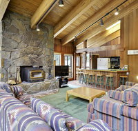 Alpine Meadows Mineral Springs Getaway - China Accommodation