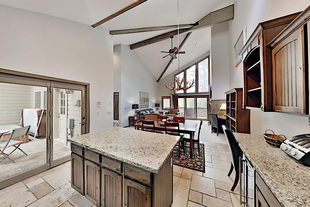 Alpine Retreat W/ Hot Tub - Near Skiing & Dining Townhouse - thumb 1