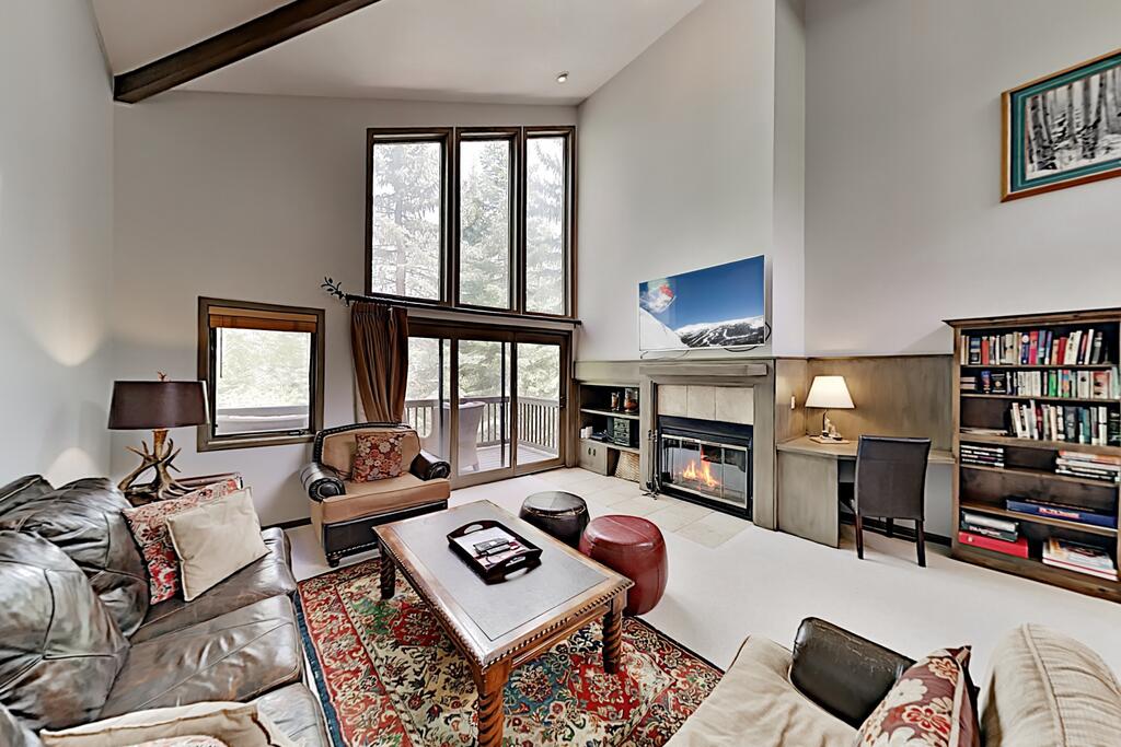Alpine Retreat W/ Hot Tub - Near Skiing & Dining Townhouse - thumb 0