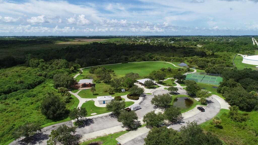 Amazing Lagoon - thumb 0