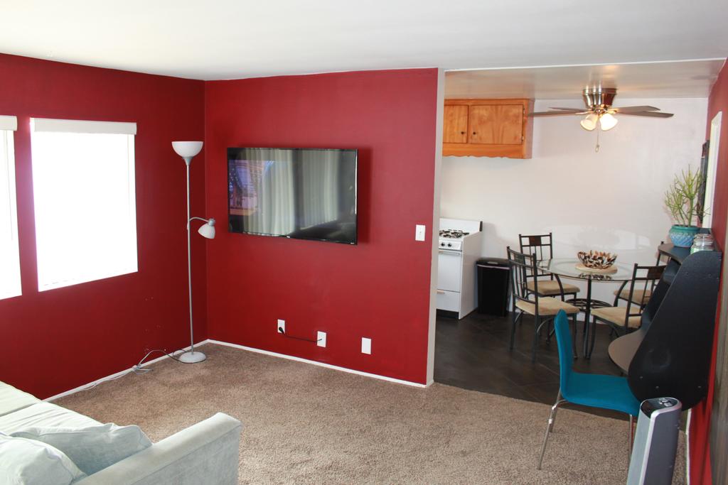 Amazing Location! 4 Blocks To The Beach! - thumb 2