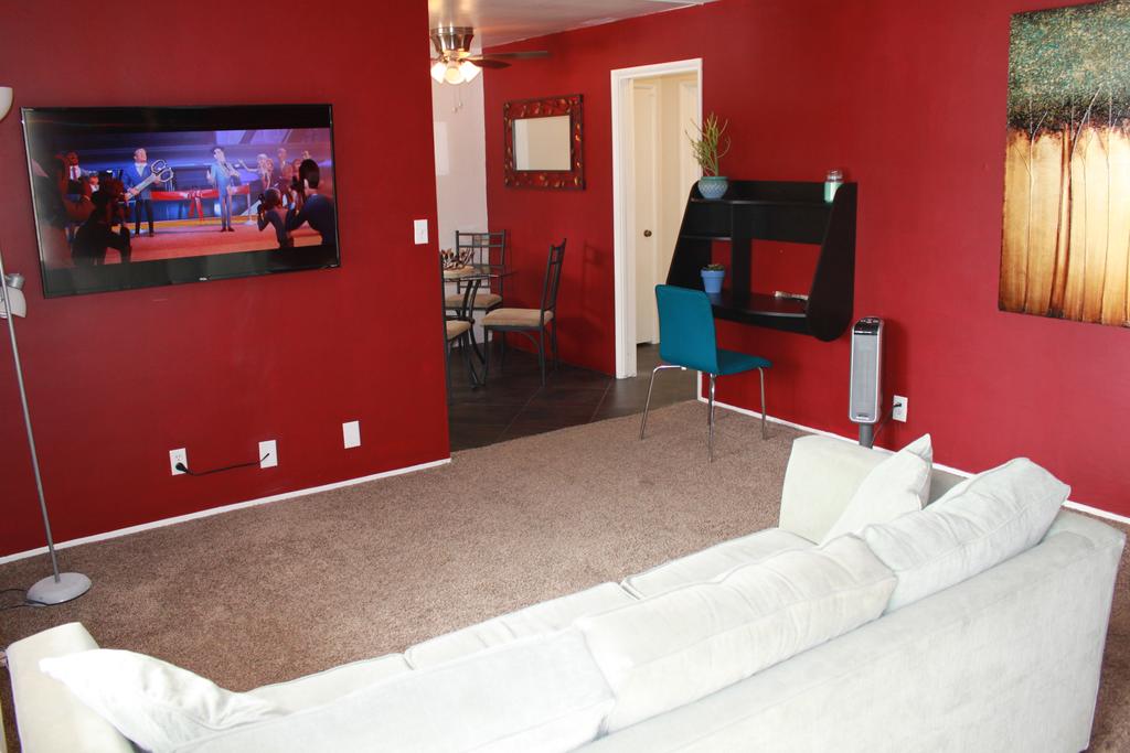 Amazing Location! 4 Blocks To The Beach! - thumb 3