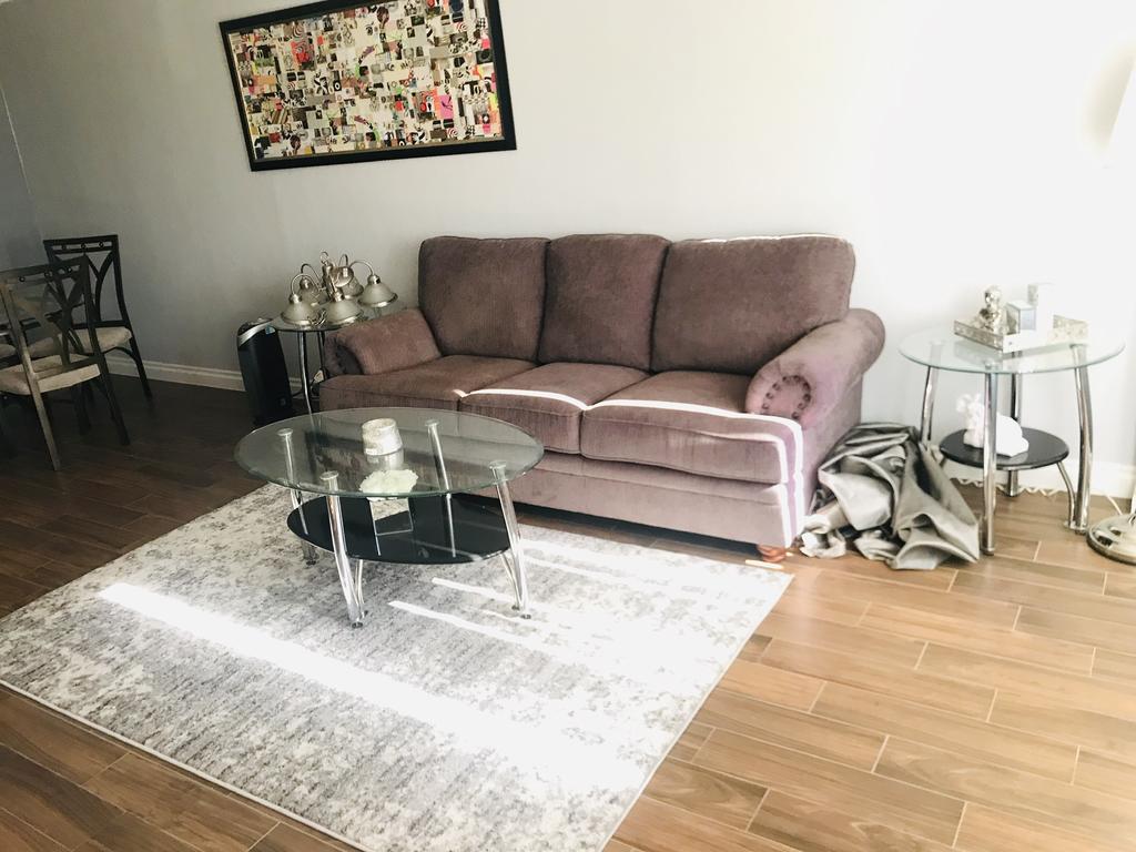 Amazing Spare Bedroom In Shared 2/B Condo Behind Convention Center - thumb 2