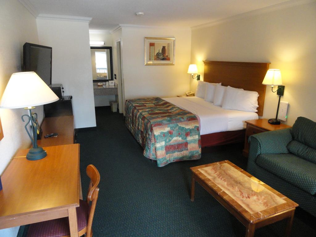 Americas Best Value Inn Columbus - thumb 3