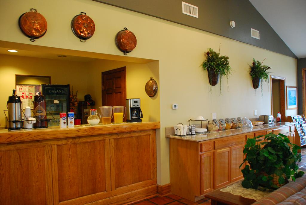 Americas Best Value Inn Columbus - thumb 1