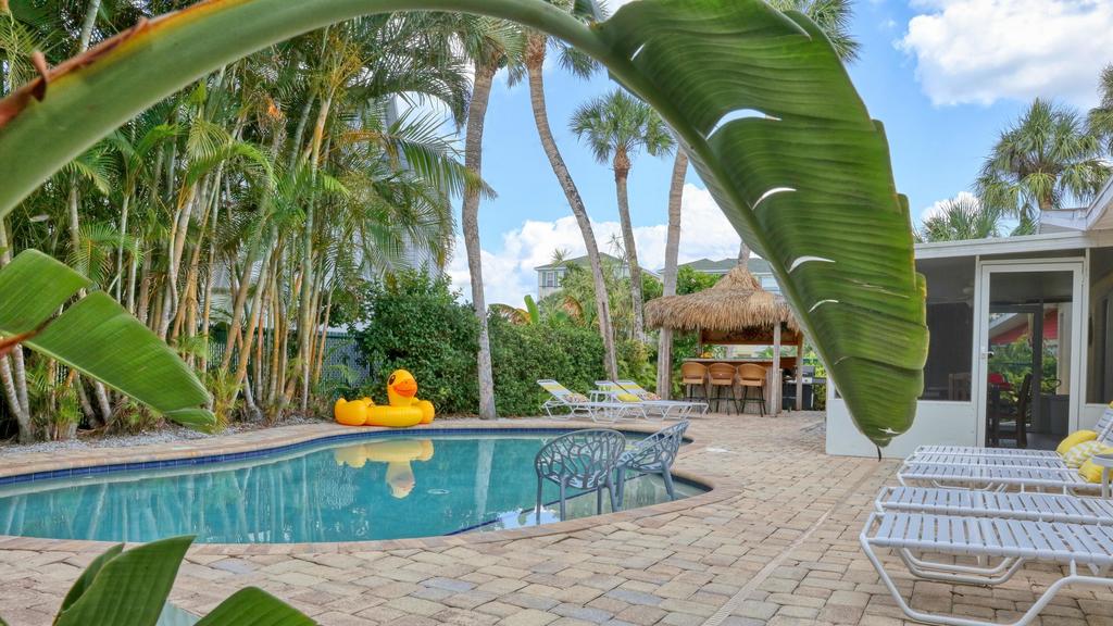 AMI Beach Fun - thumb 0