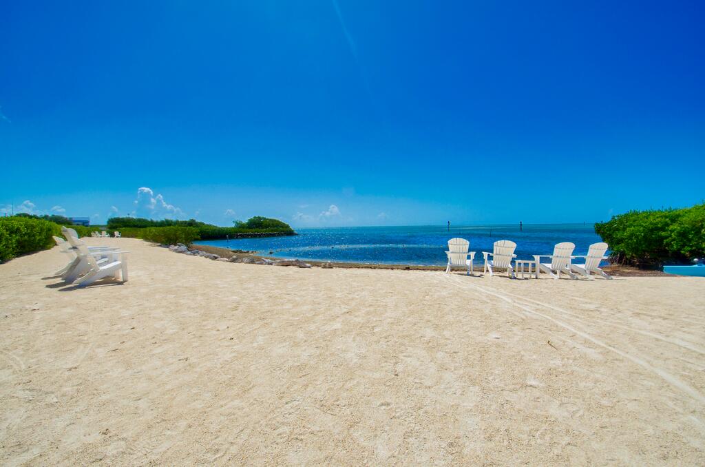 Angler's Reef Resort - thumb 3