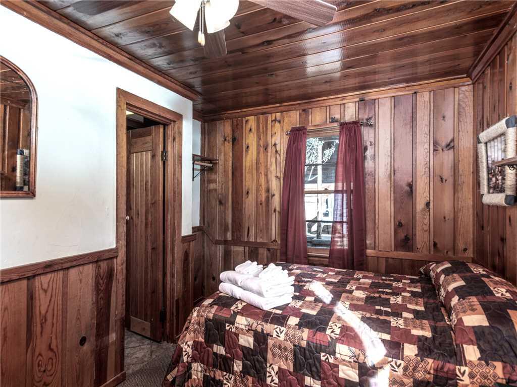 Apache Village 3, Queen Bed, Midtown, Sleeps 2 - thumb 2