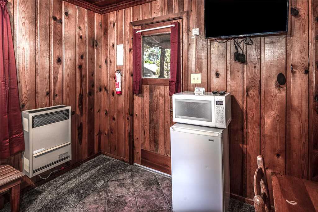 Apache Village 5, Queen Bed, Midtown, Sleeps 2 - thumb 2