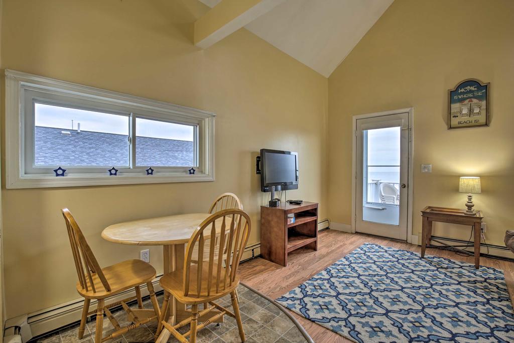 Apartment With Ocean Views - Walk To Hampton BCH! - thumb 3